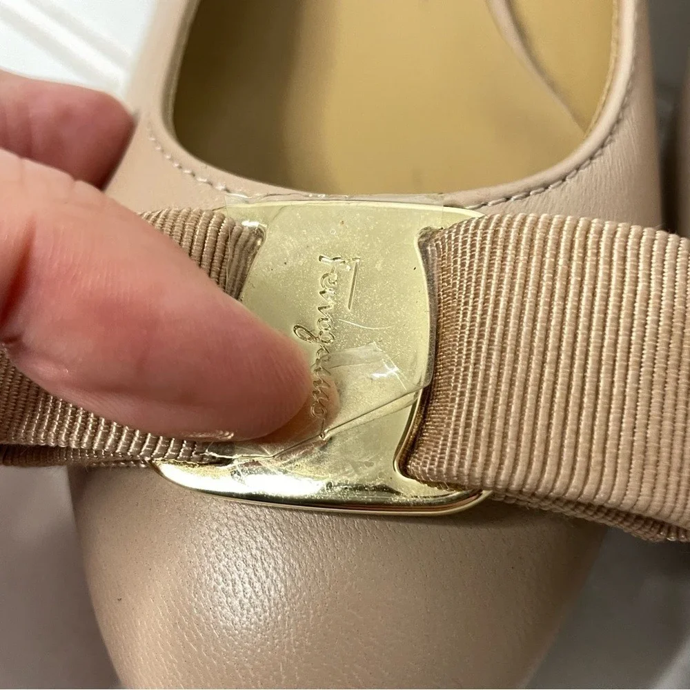 Salvatore Ferragamo Vara Nude Leather Block Heel Bow Pump Kids Size 4